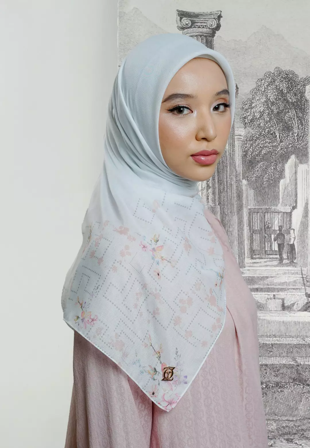 VIOLA Scarf Offwhite - Kerudung Hijab Segiempat Motif With BOX - Bahan Nesla - Ukuran 115x115