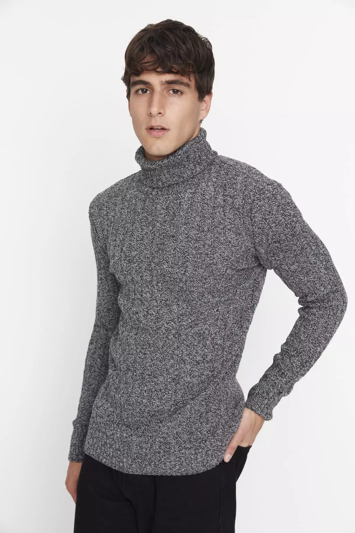 線上選購Trendyol Black Men's Slim Fit Turtleneck Corduroy Knit Sweater