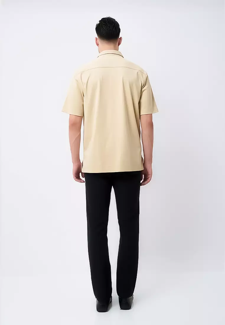 MANZONE - Kemeja Lengan Pendek Interclock Pria Hubner 6 Comfort Fit - Beige Warna Beige