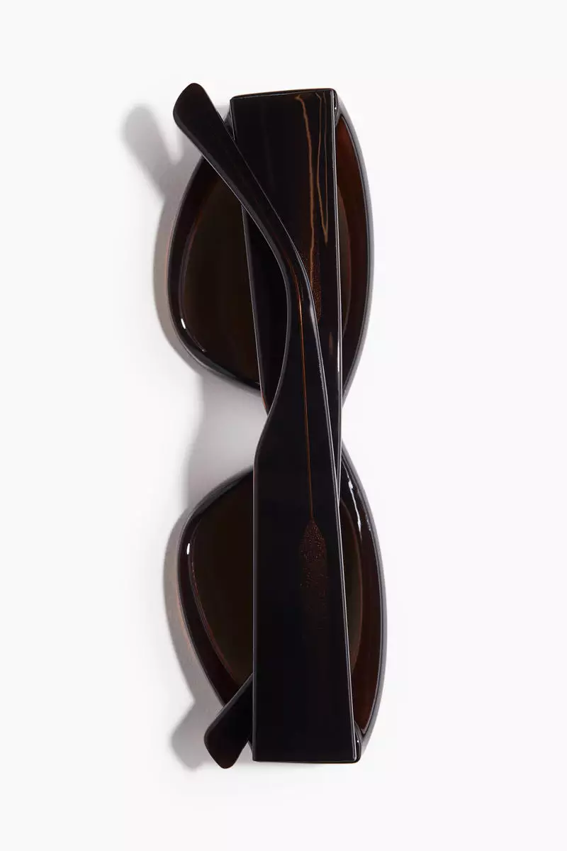 Oval sunglasses