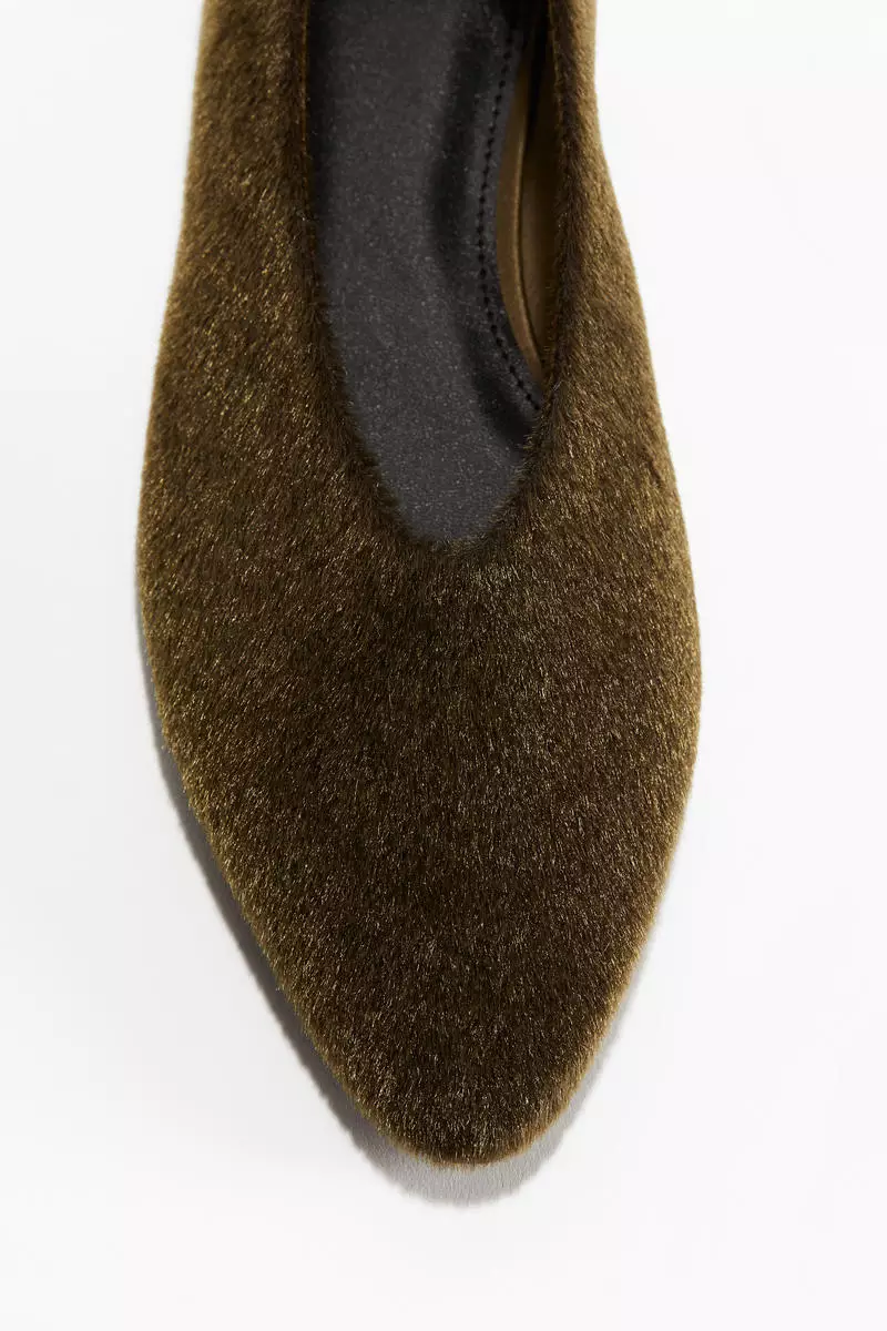 Pointed ballet flats