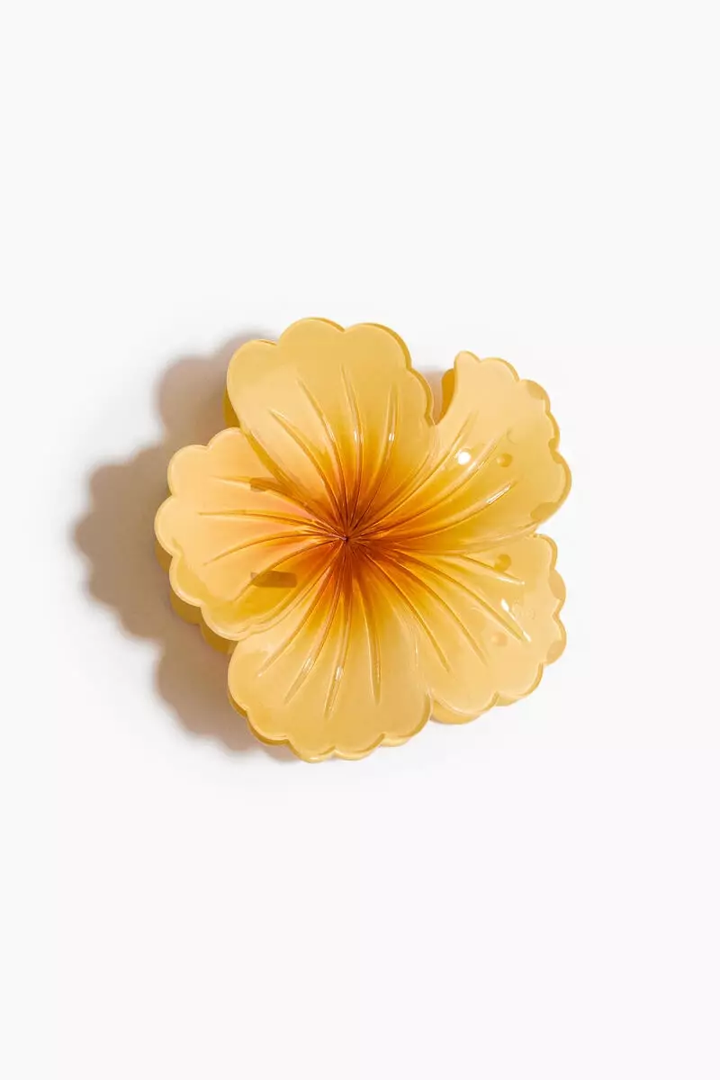 Flower-shaped hair claw