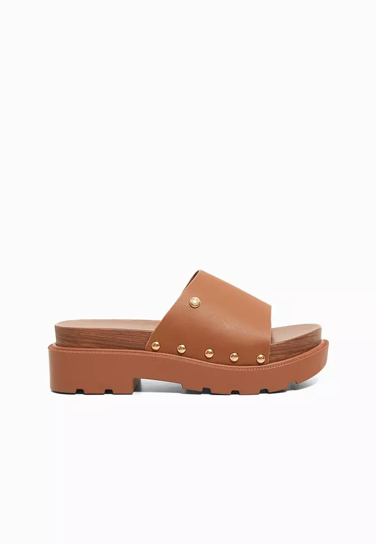 Discount on CLN  shoes - SKU: Avery Heeled Slides