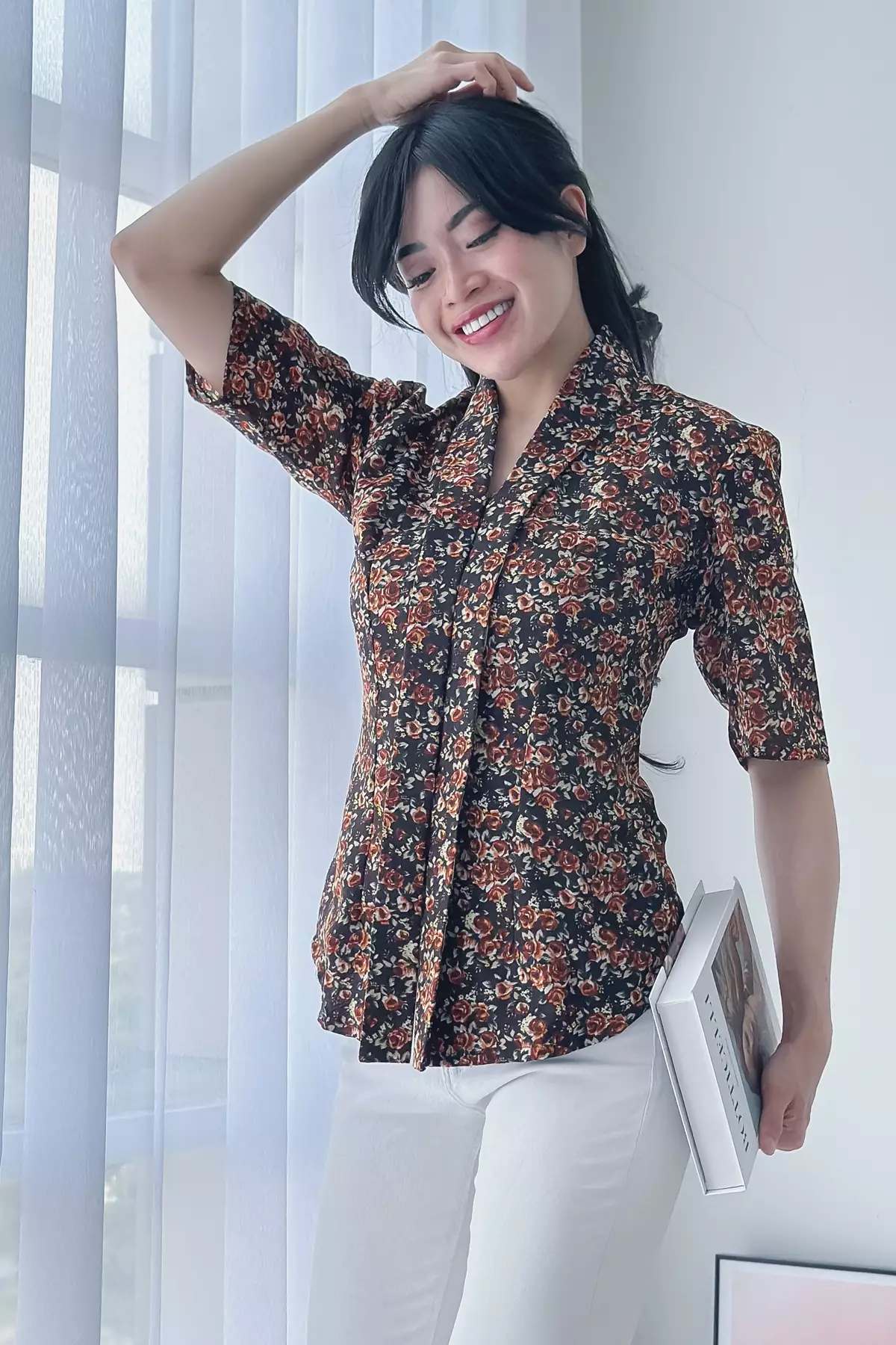 Kuncup Mawar Jingga Kebaya