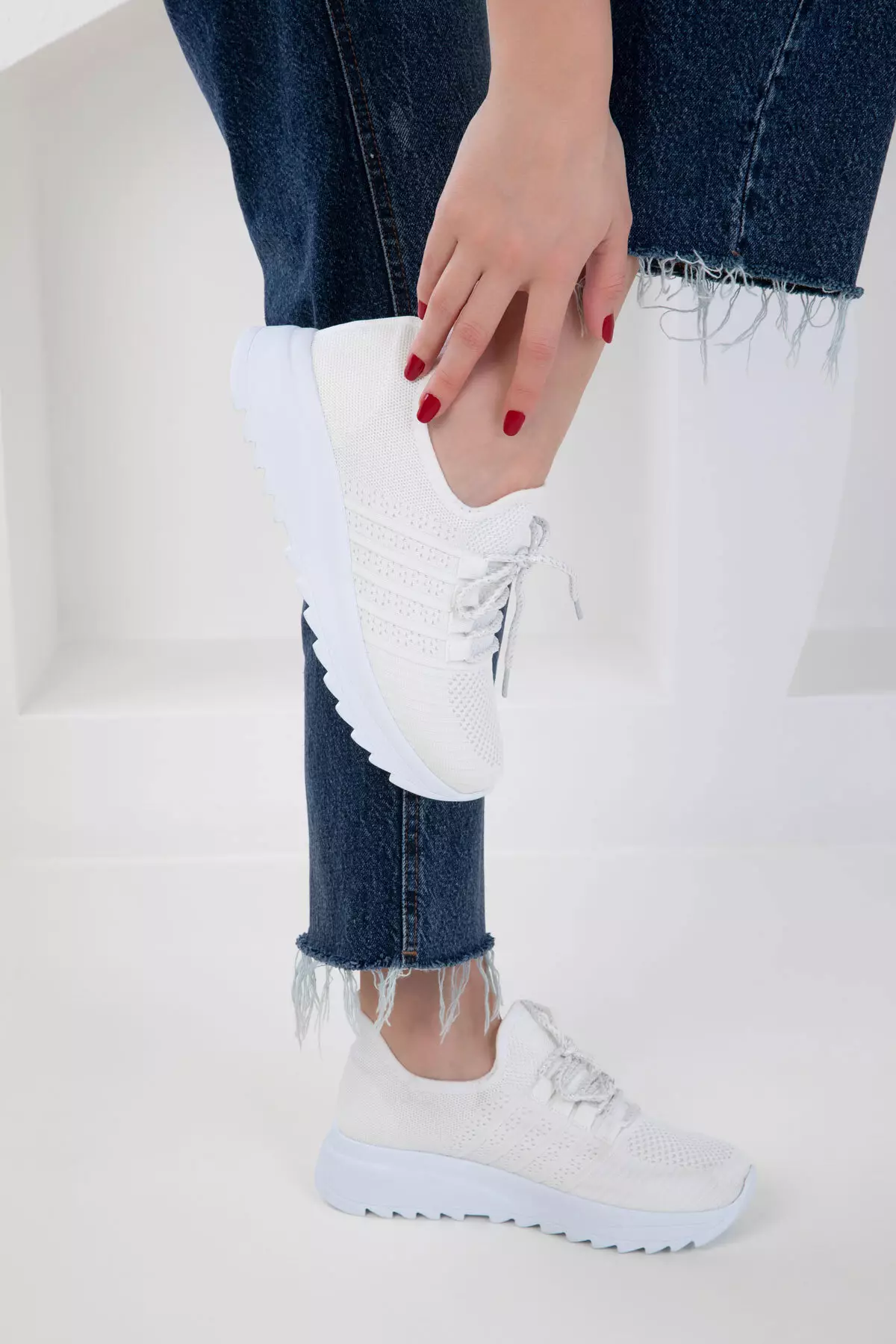 Women's White Sneakers 19118