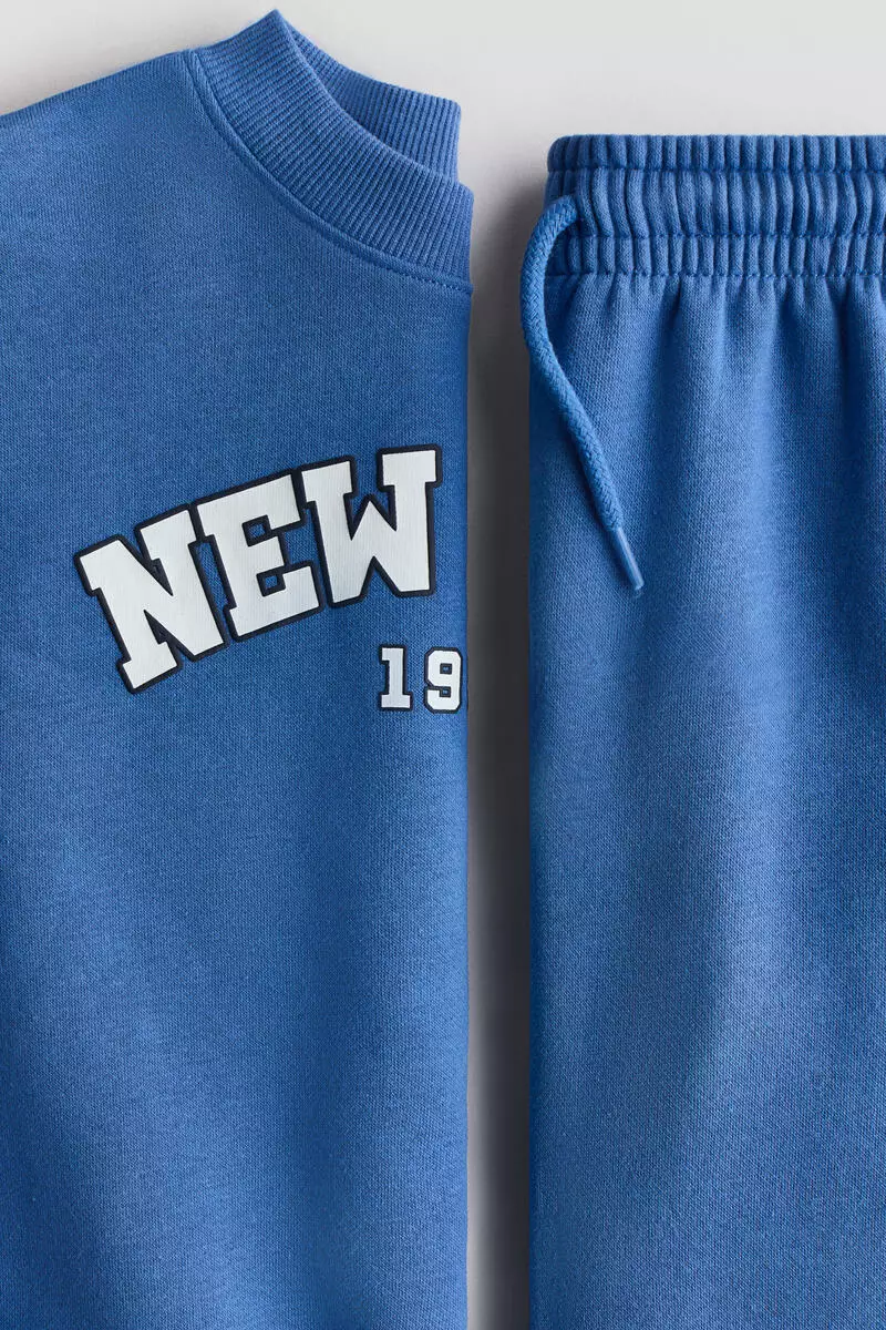 2-piece sweatshirt and joggers set