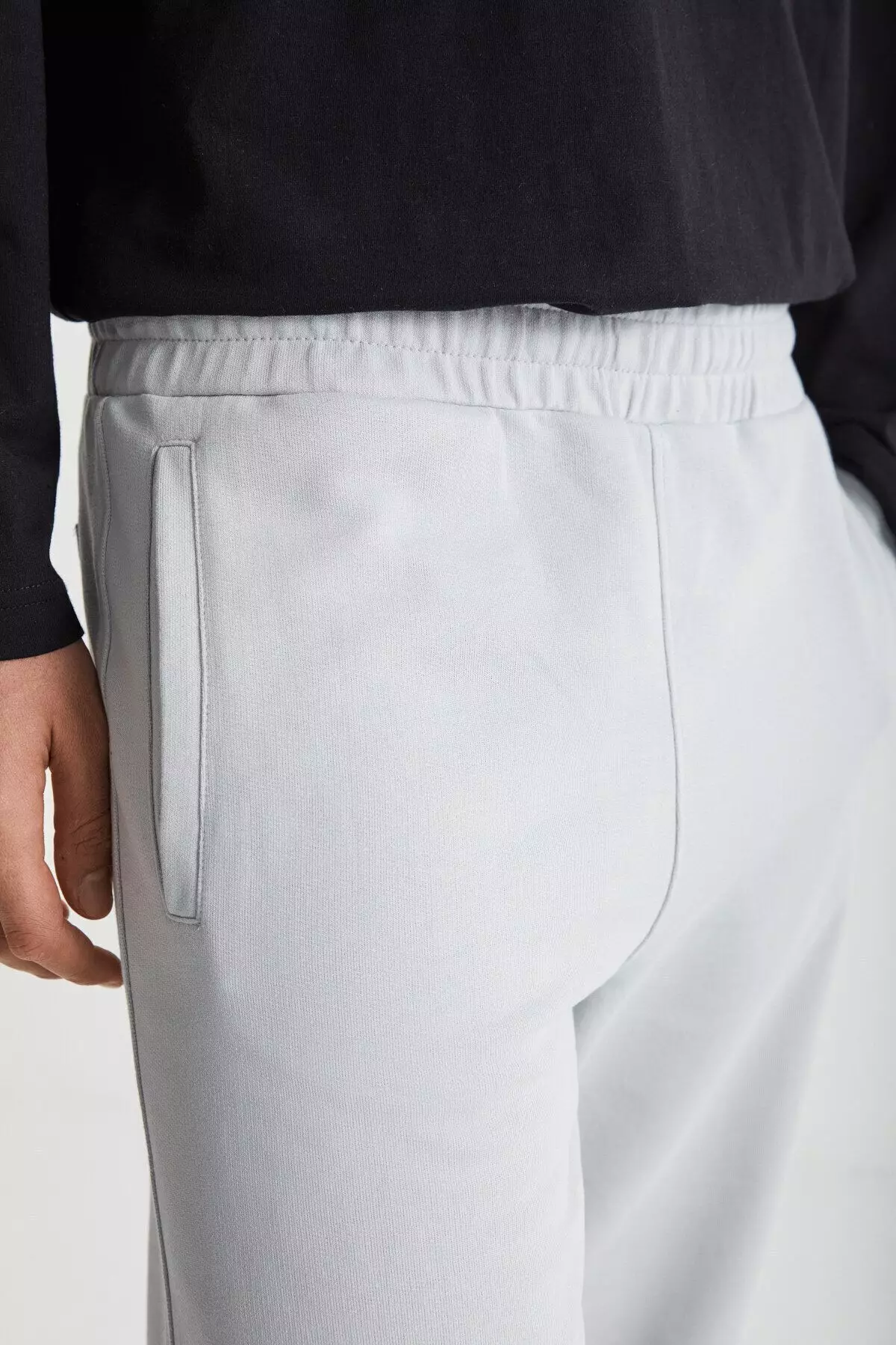 Relaxed Fit Elastic Waist Premium Fabric Sweatpants