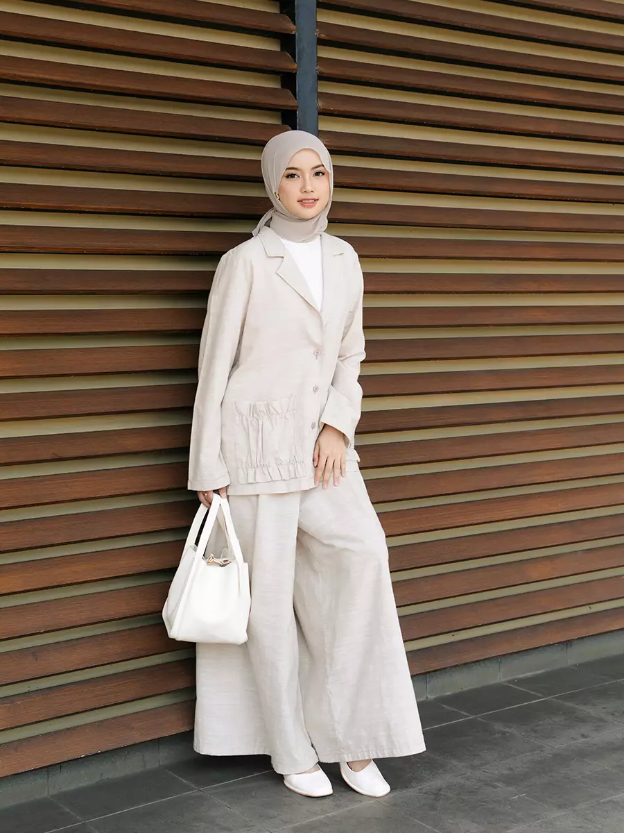 Signature Hive Blouse