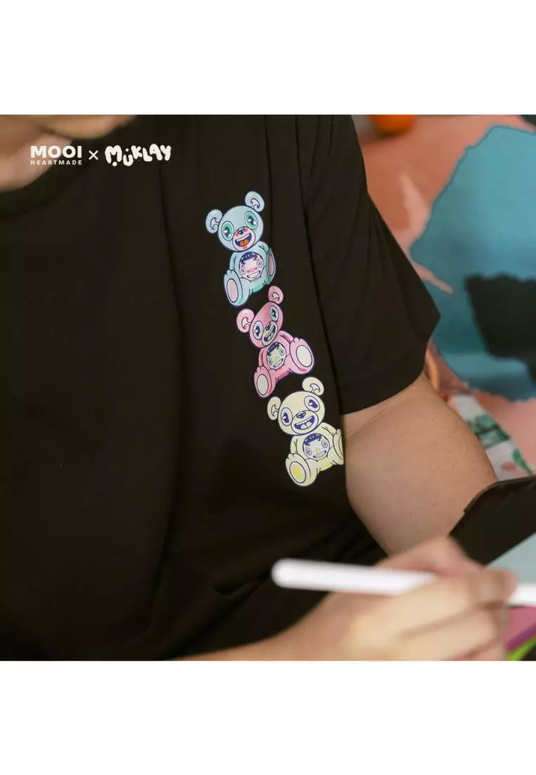 Mooi X Muklay Kaos Dewasa Unisex Graphic Tee Adult - Black