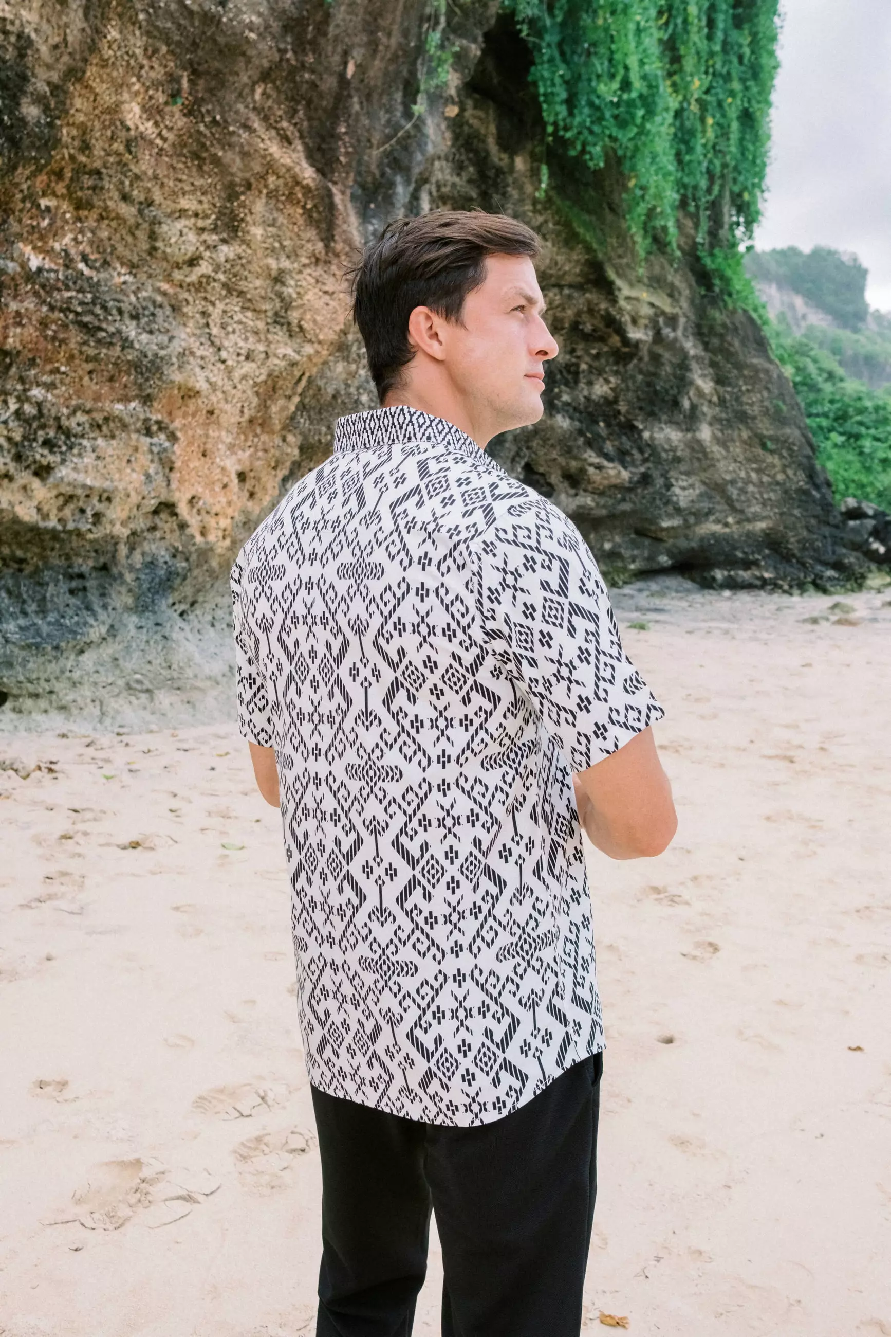 Kimono White Putih Kemeja Batik Pria Slim Fit Katun Lengan Pendek