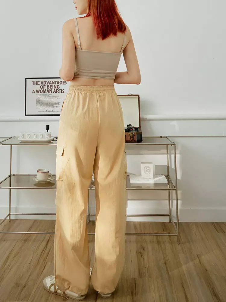 素色腰鬆緊膝打褶大口袋縮口工裝褲《BA7567》