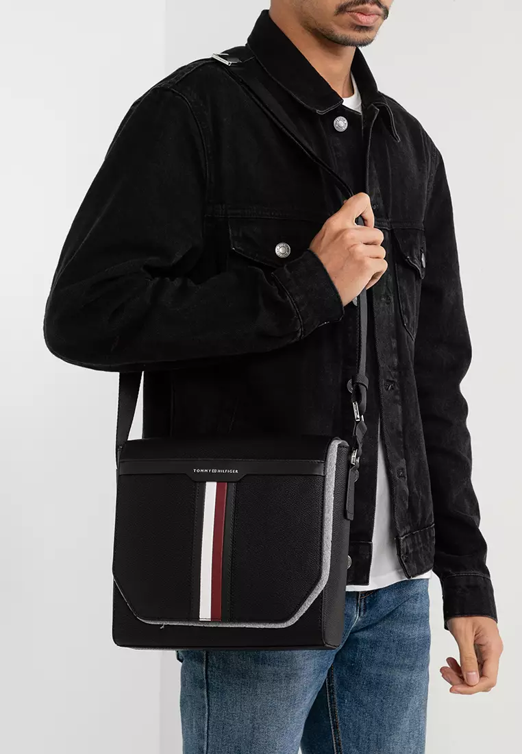 Tommy hilfiger hot sale messenger bag