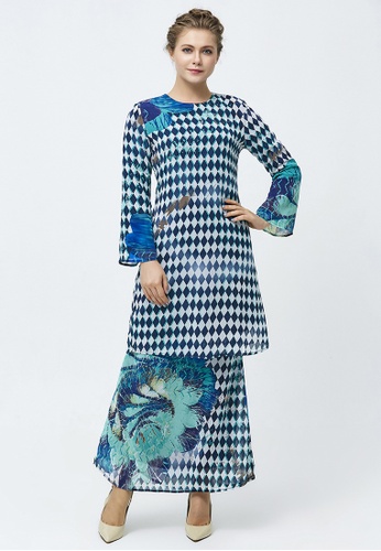 Illusional Rhombus Overscale Floral Baju Kurung from Era Maya in black and white and Green