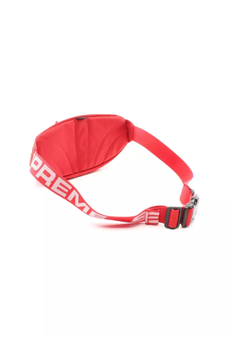 Supreme fanny outlet pack on body