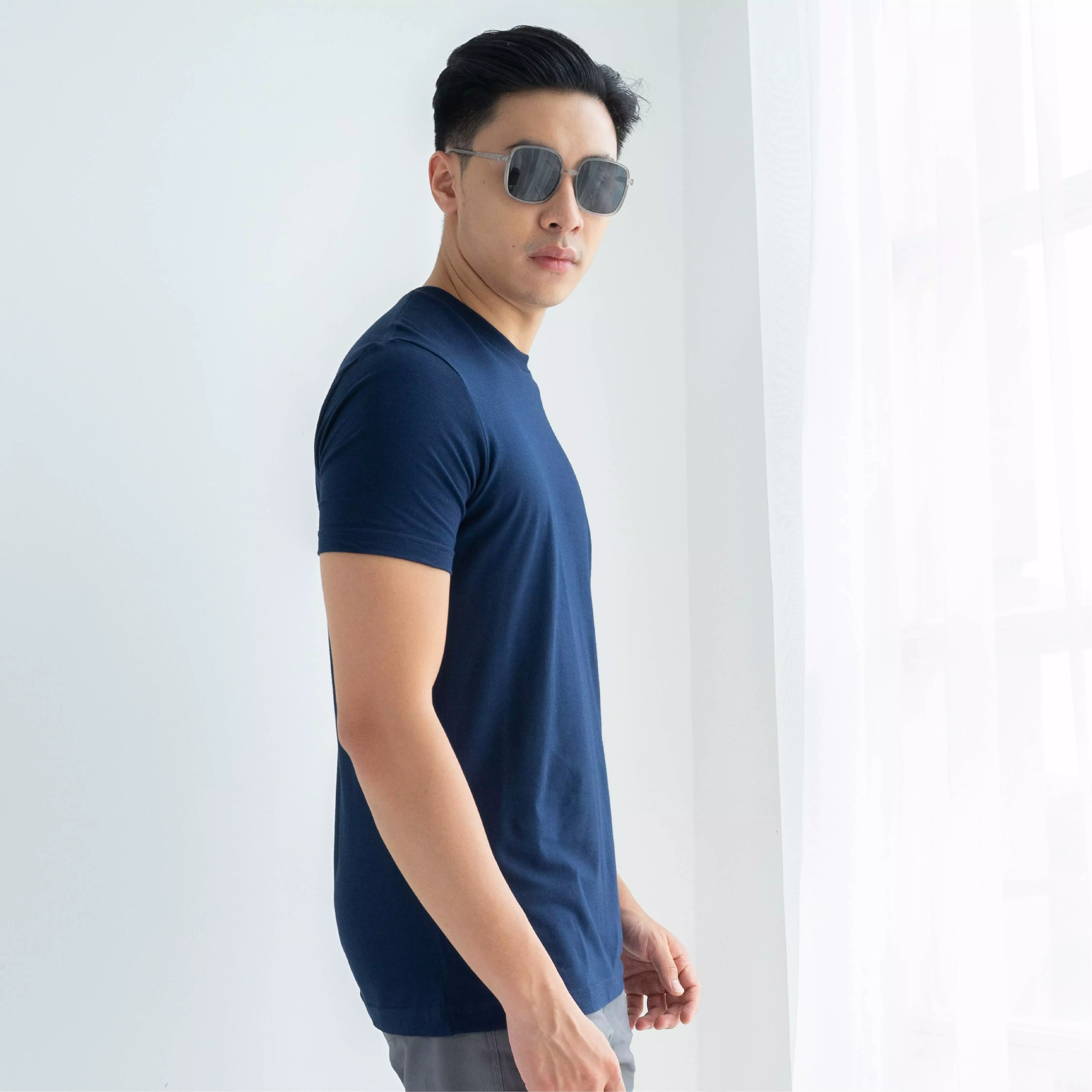 Kale Silky Navy / T-Shirt Pria polos lengan pendek / Unisex