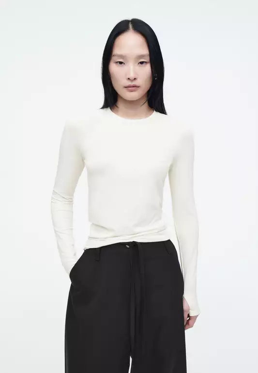 SLIM LIGHTWEIGHT LONG-SLEEVED TOP