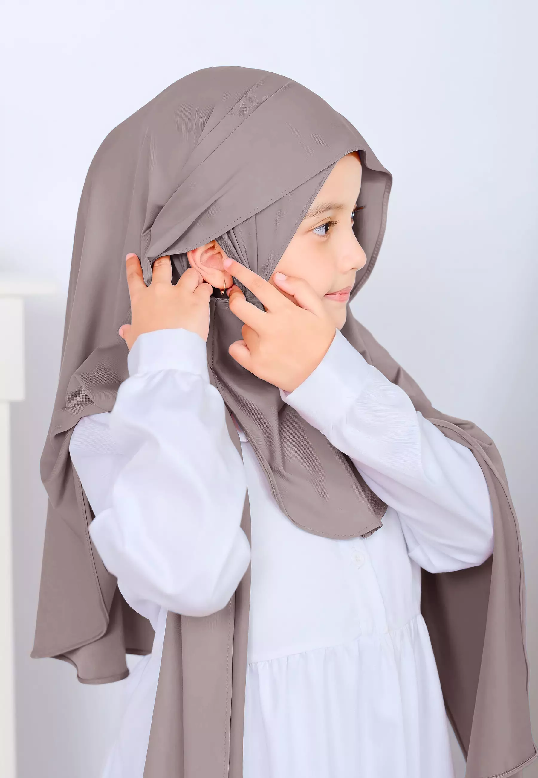 Hagia Curved Pashmina | Hijab Instan Anak | Kerudung Pashmina Inner Oval Anak - Pale Khaki