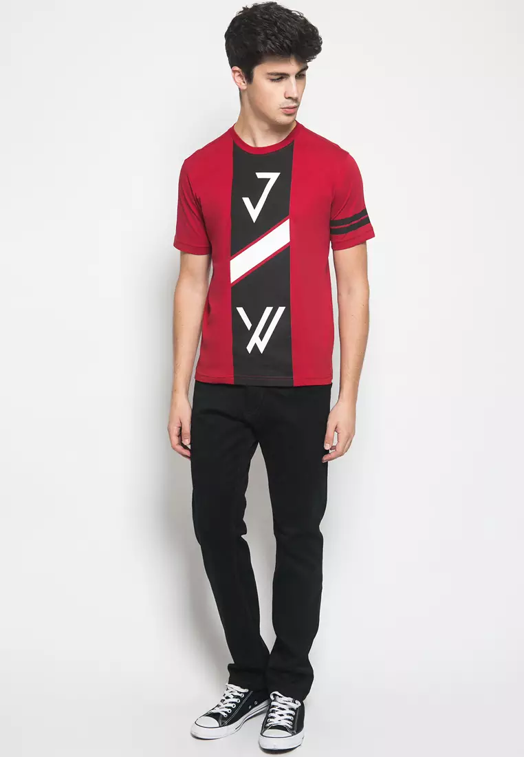 Johnwin - Slim Fit - Kaos Casual - Kaos Pria - Motif Sablon JW - Merah