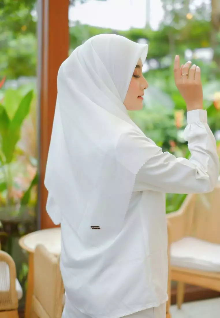 Hijab Segi 4 Bella Basic Lasercut White