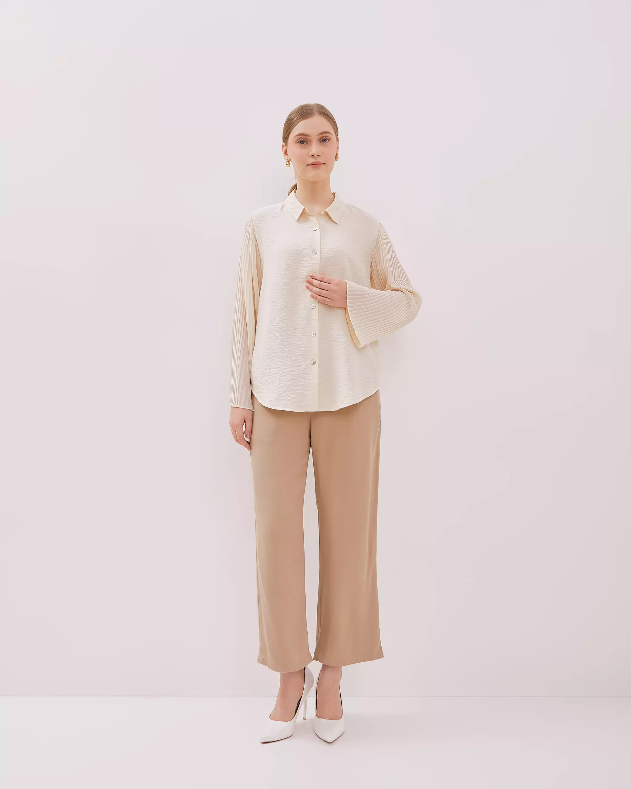 Urban Exchange Molly Cream Blouse - Blouse Cream Wanita Lengan Panjang Warna Cream