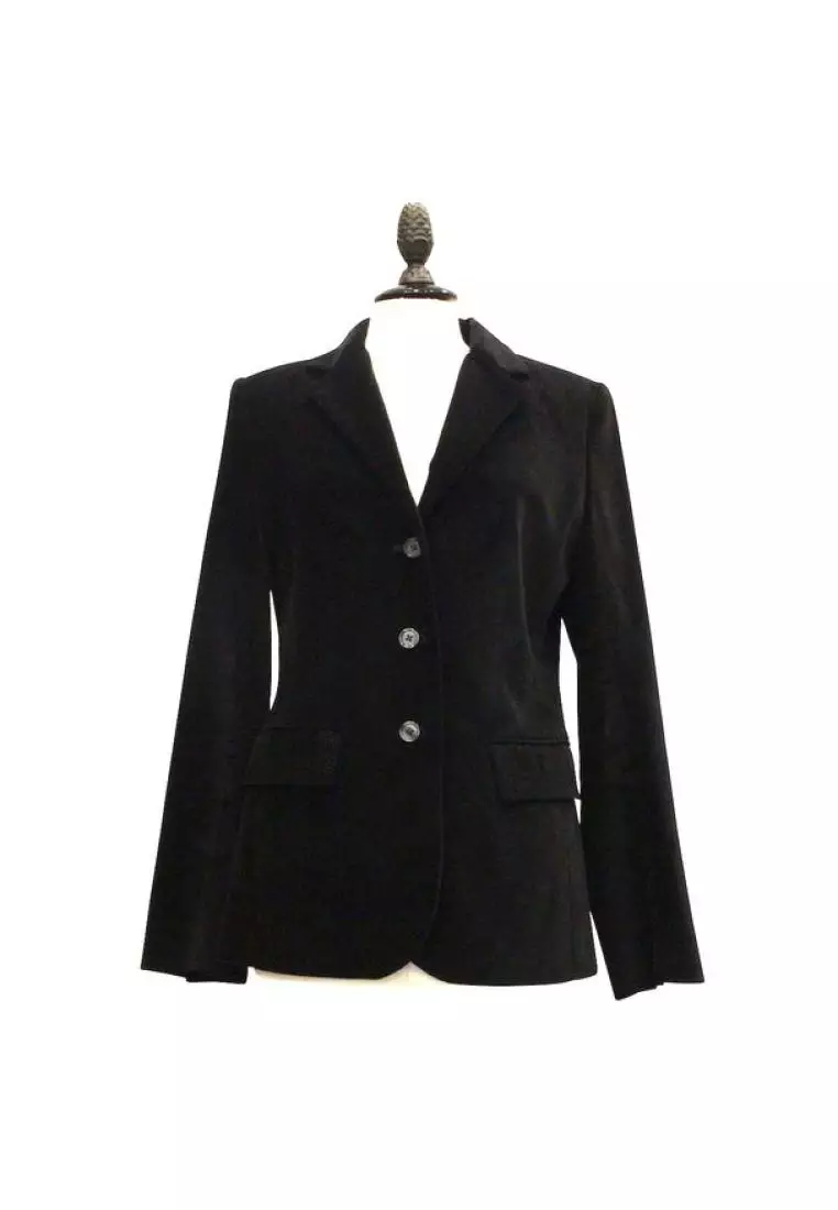 Contemporary blazer store