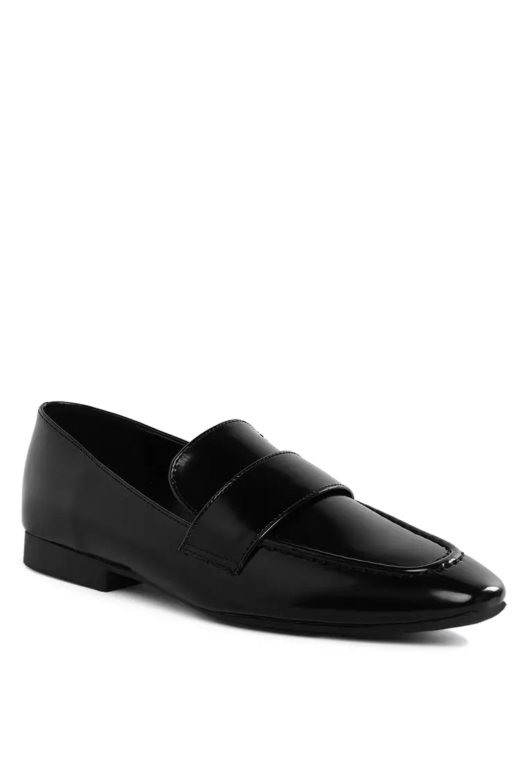 Flat Heel Loafers In Black
