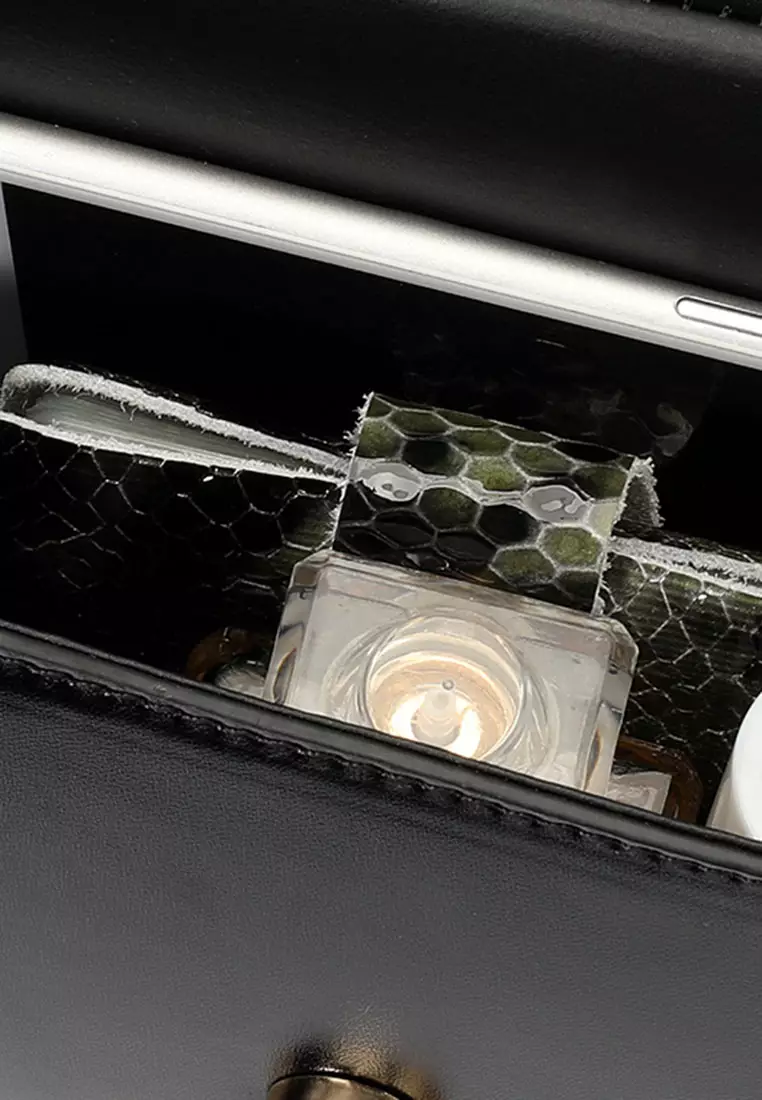 Women's Chain Shoulder Bag / Sling Bag / Crossbody Bag - Black