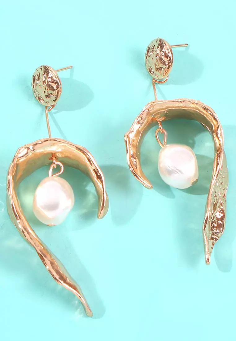 Geometric Irregular C Shape Pearl Pendant Earrings A21032406