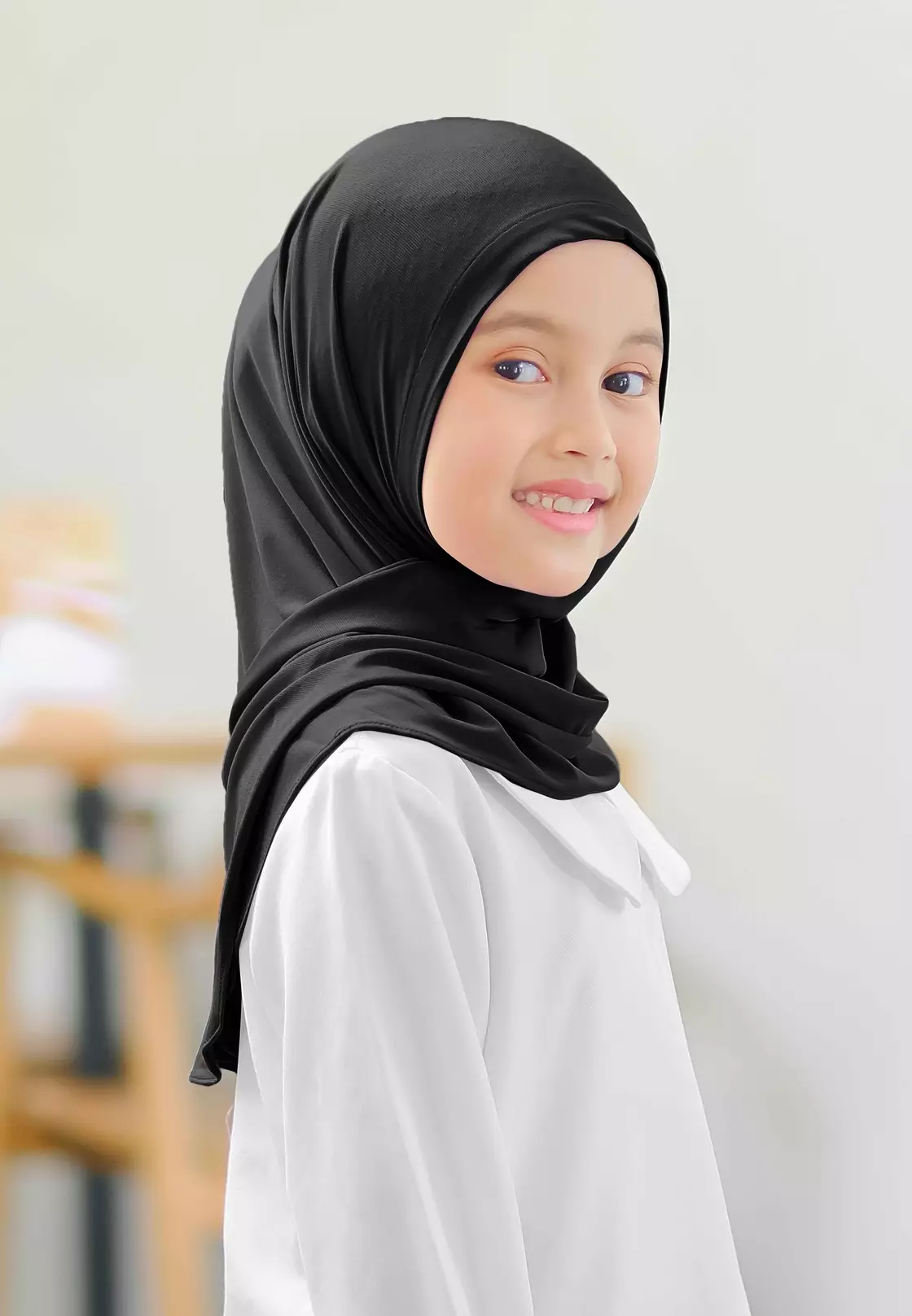Cotton Bee - Cyra Bergo Kancing | Hijab Instan Anak - Midnight Black - M