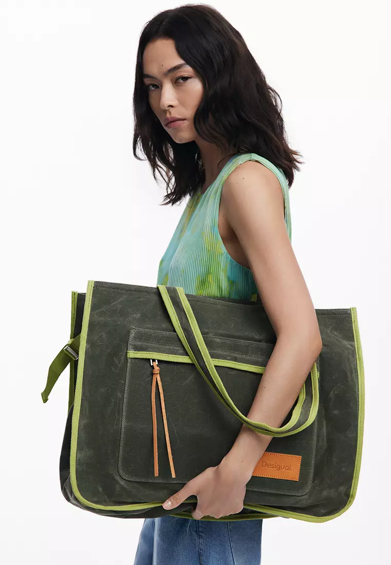 Shopper bag with large pocket