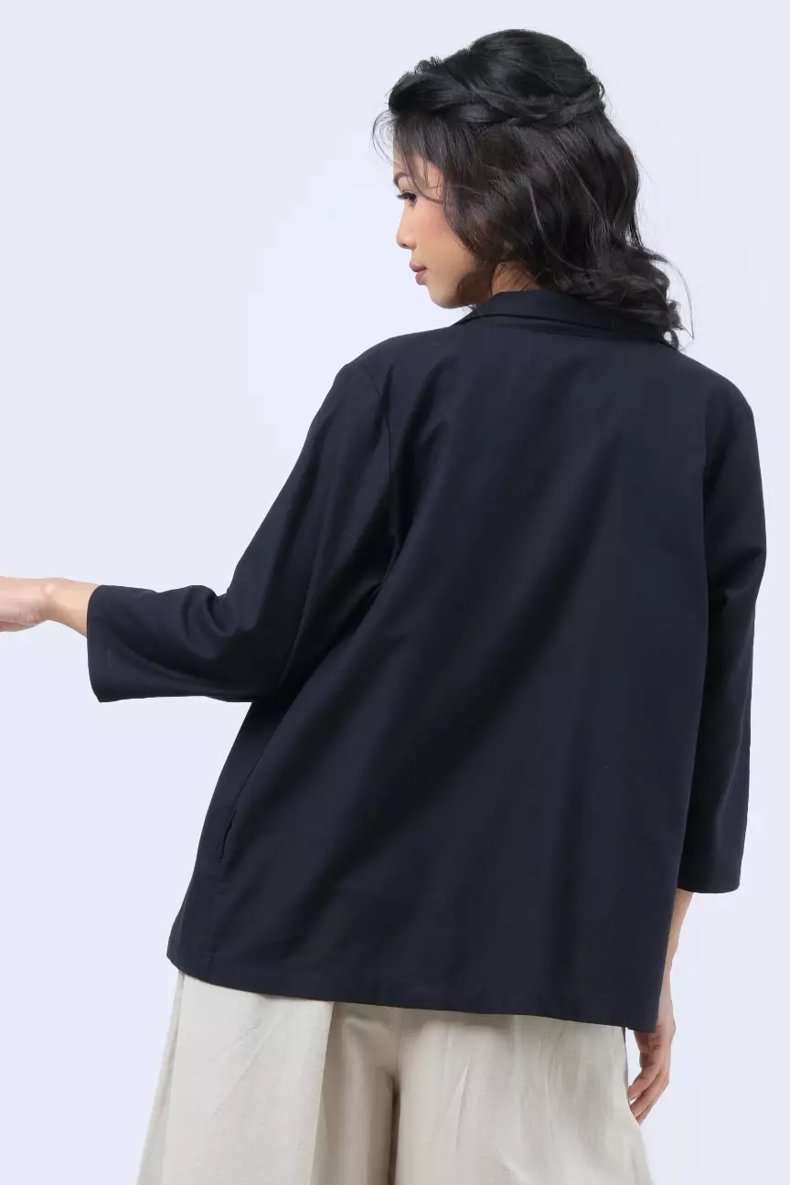 Outer Wanita Calliope Black