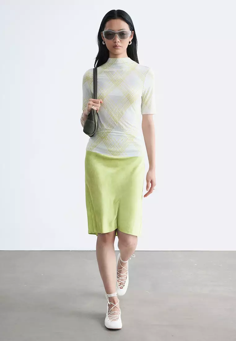 Short-Sleeves Mock-Neck Top