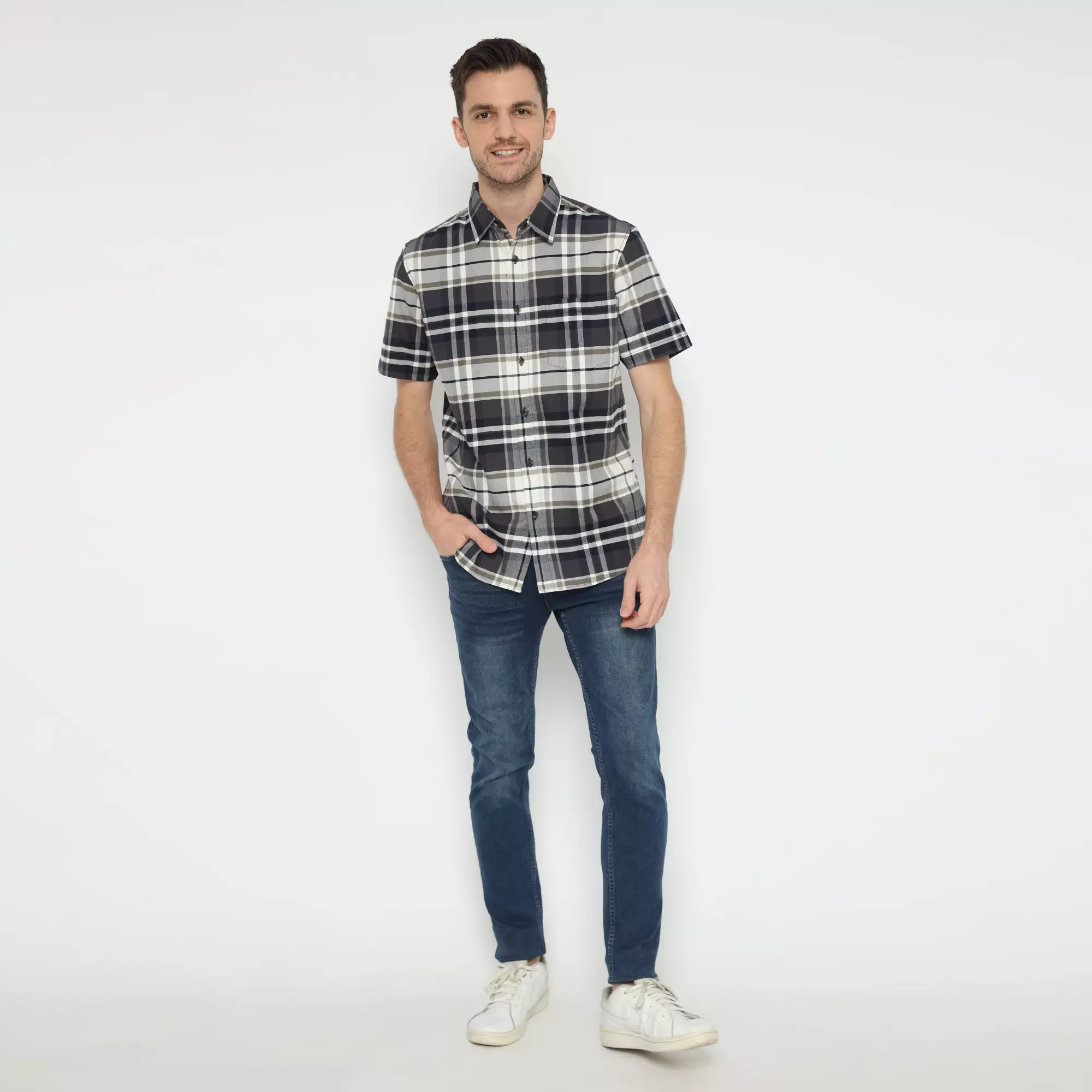 Platini Kemeja Kotak-Kotak Pria Lengan Pendek Dark Grey 71001