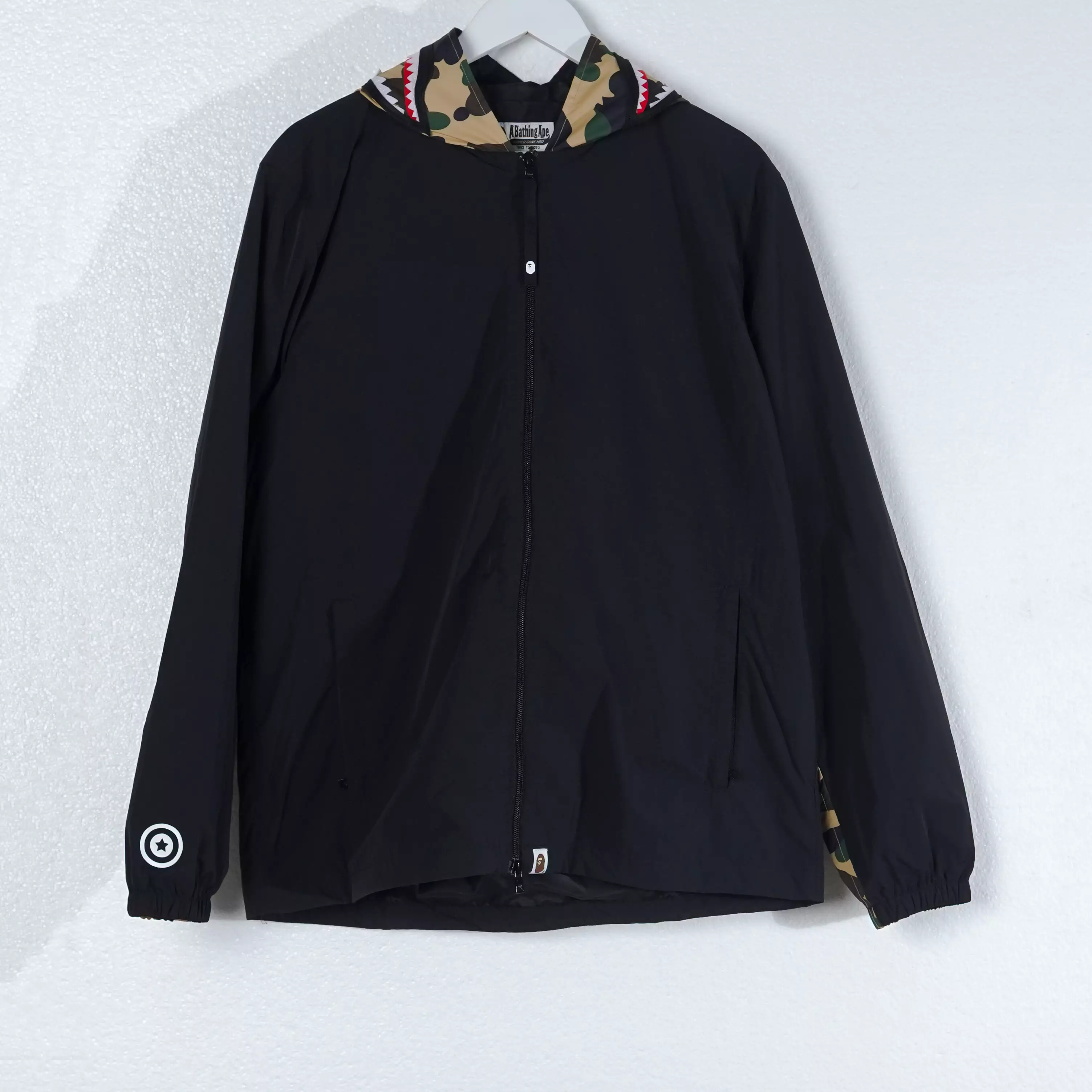 Jaket BAPE SHARK WGM CAMO YELLOW SHOULDER BLACK ZIP WIND JACKET 100% ORIGINAL