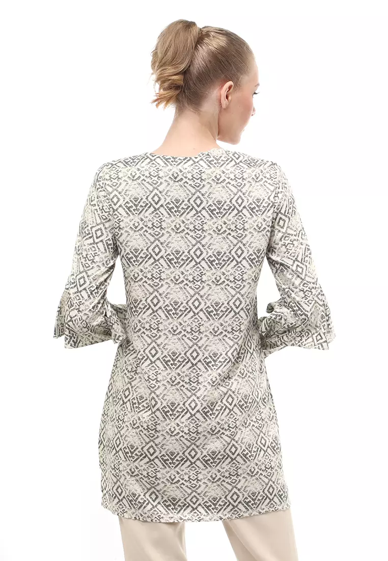 Blouse Motif Batik Lengan Ruffle Design Casual Atasan Wanita - Cream