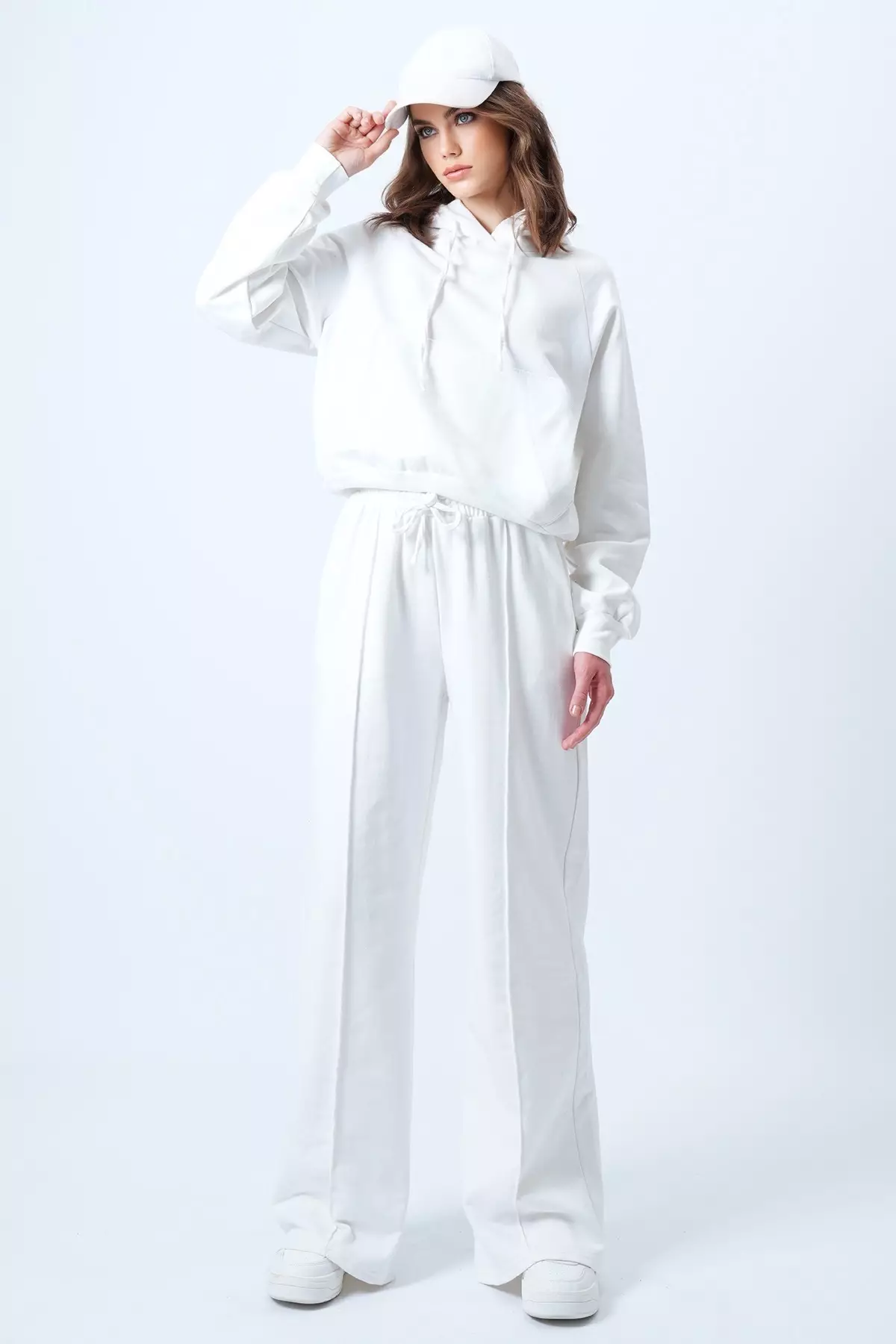 Women'S White Kangaroo Pocket Crop Sweatshirt And Casual Fit Trousers Set Alc-X14609