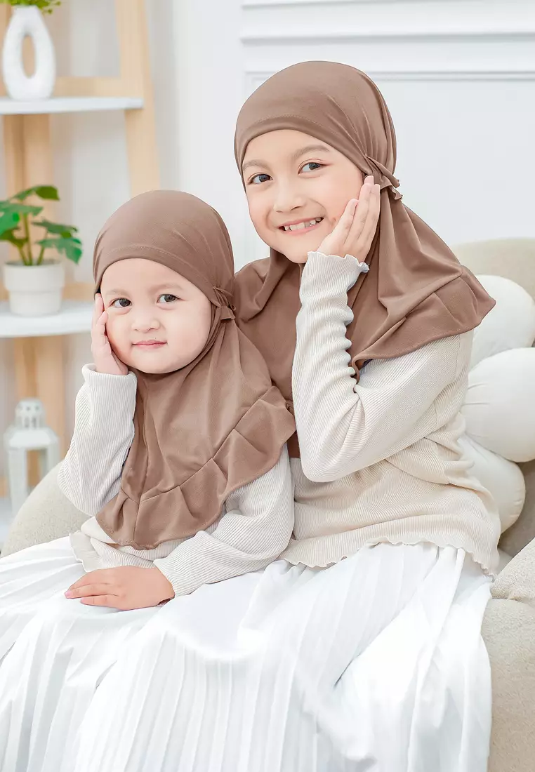 Cotton Bee - Ziva Ruffle Instan | Hijab Instan Anak | Kerudung Jilbab Bergo Tali Anak - Choco Milk - S