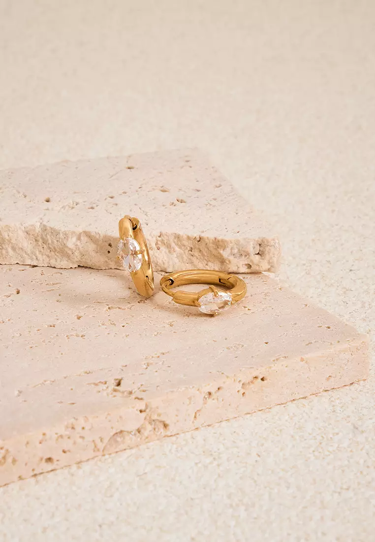 Elaine Oval-Cut Hug Hoop Earrings in Gold