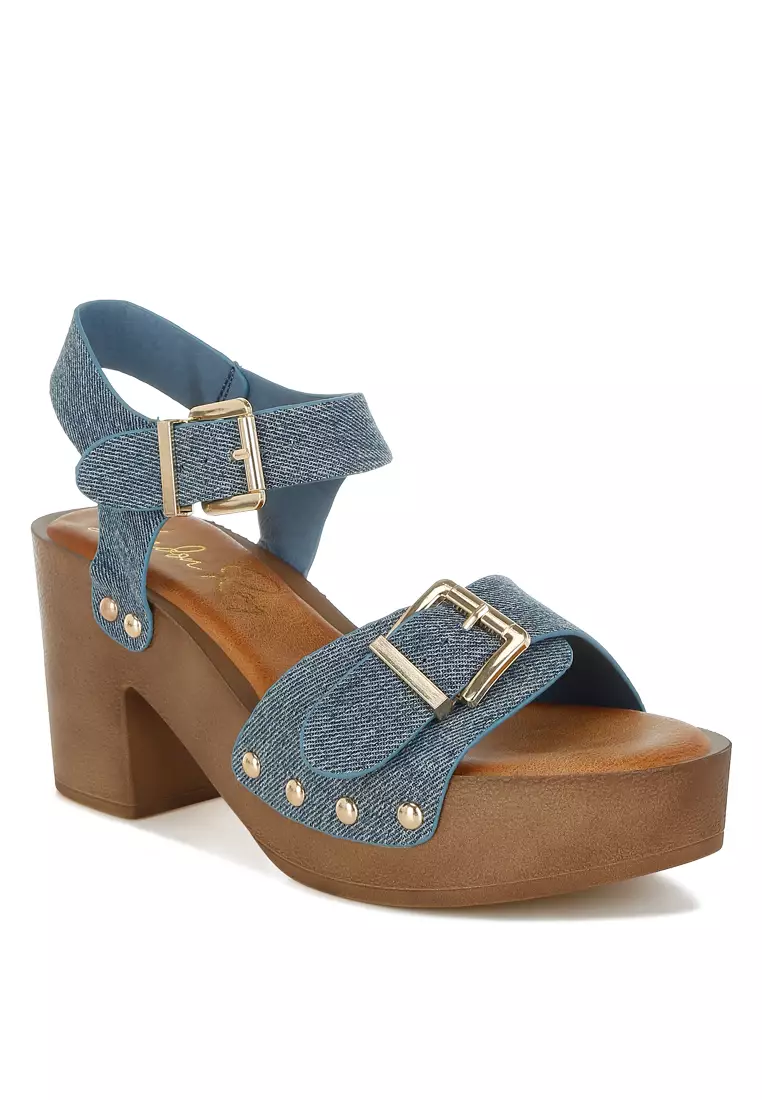 Sandal Bakiak Denim Bertabur Paku dari Denim