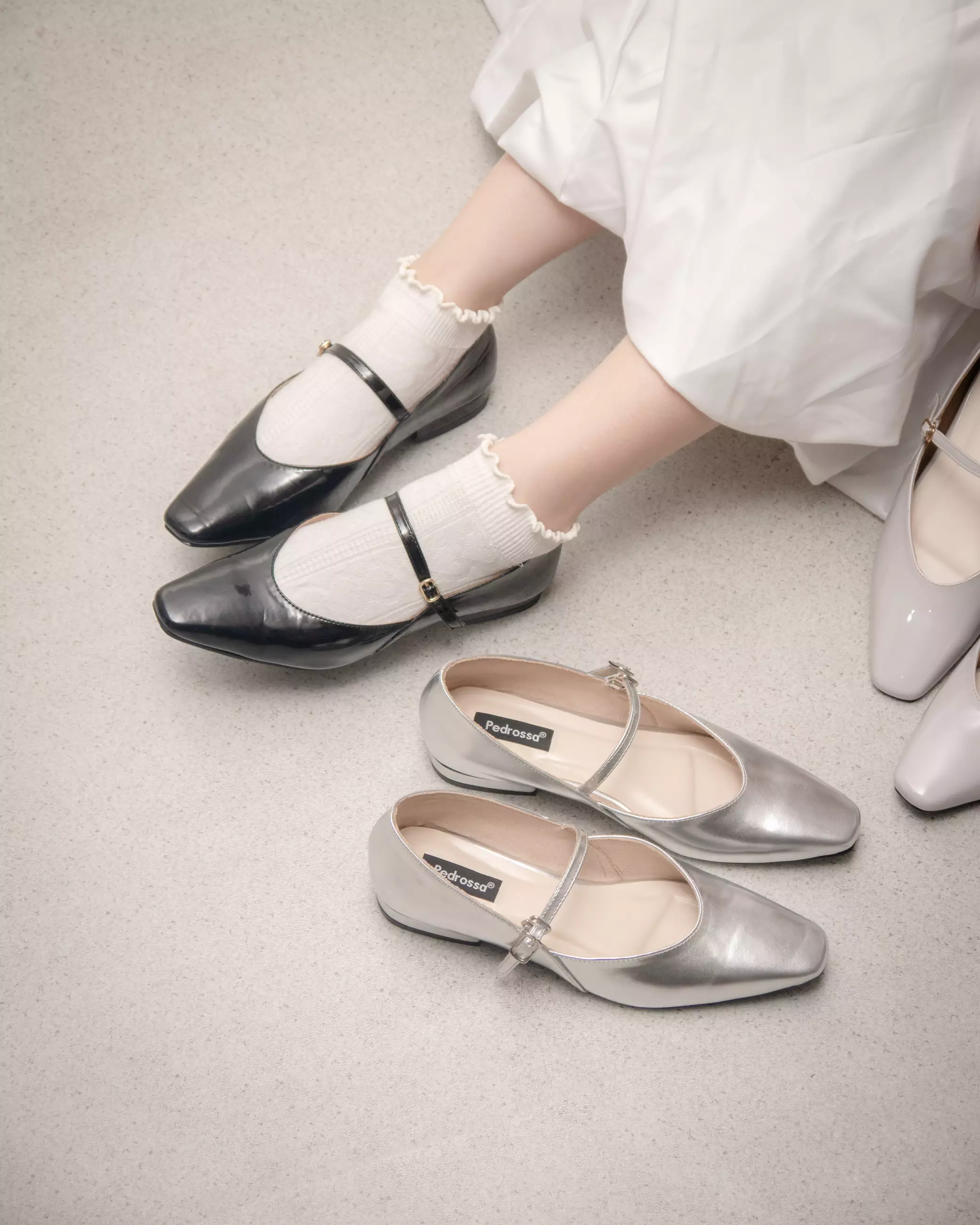 Jolie Flat Shoes in Black