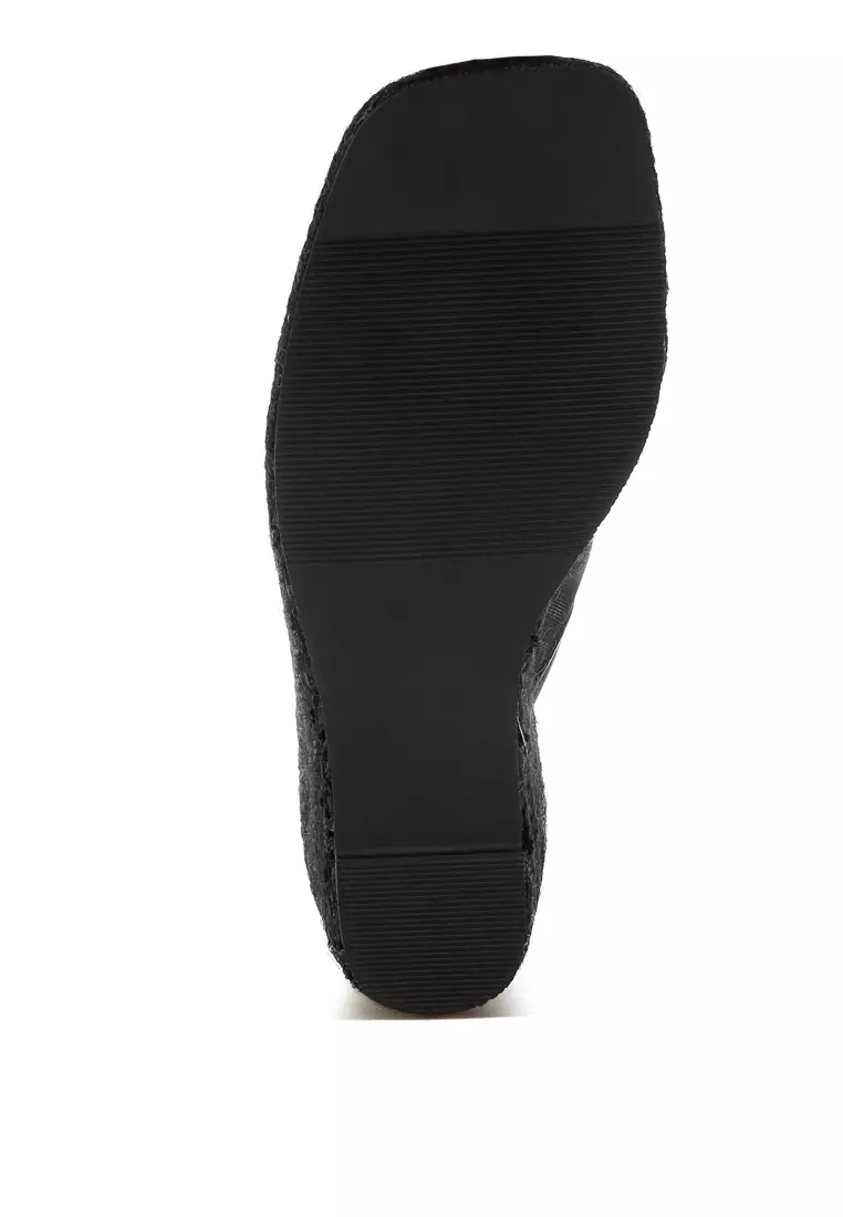 Sepatu Wedges Slip-On Mesh Bernapas Warna Hitam