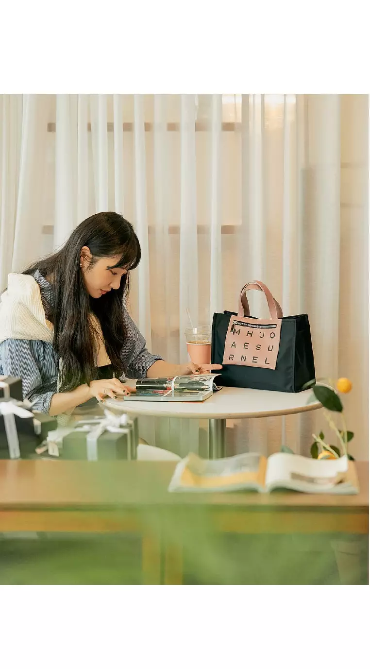 Marhen.J Mandy Black