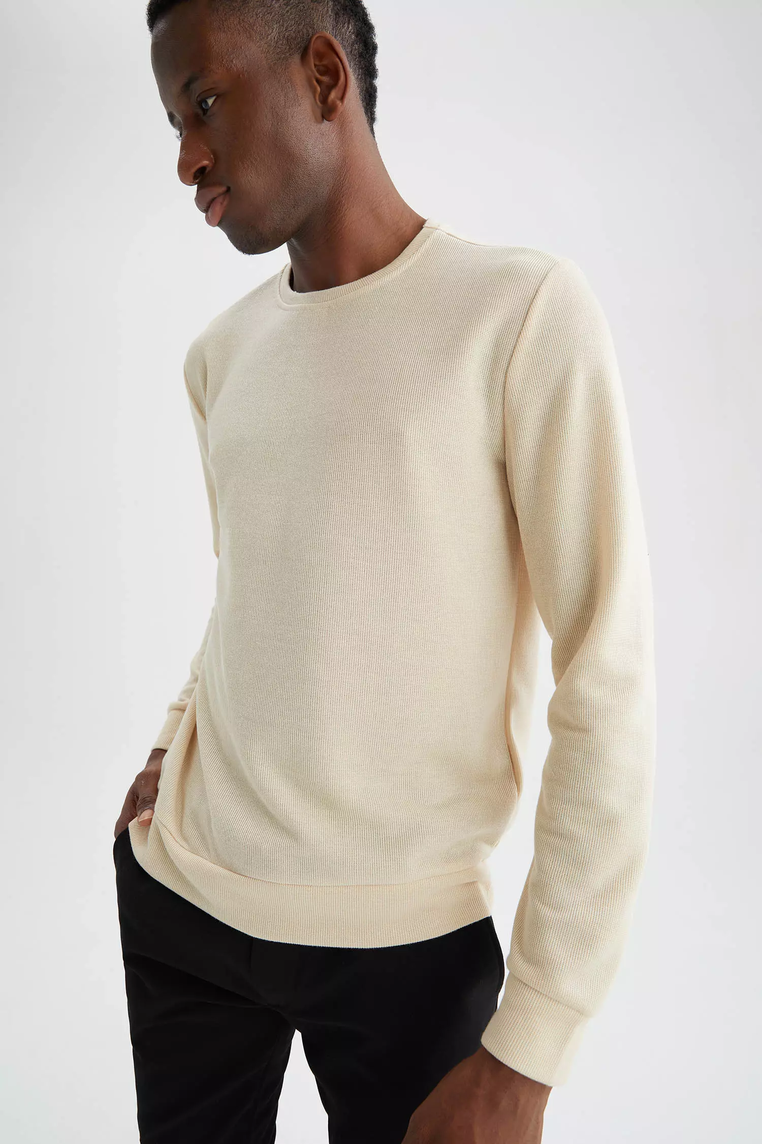 Buy DeFacto Modern Fit Crew Neck Long Sleeve Sweatshirt 2023 Online |  ZALORA Philippines