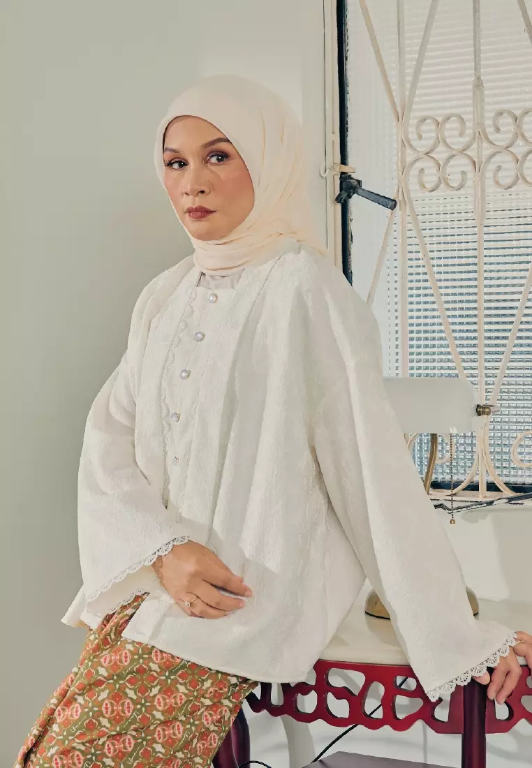 KEBAYA ANOM Top in Santan Cream