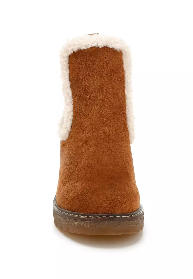 Faux Fur Lined Chelsea Boots in Tan