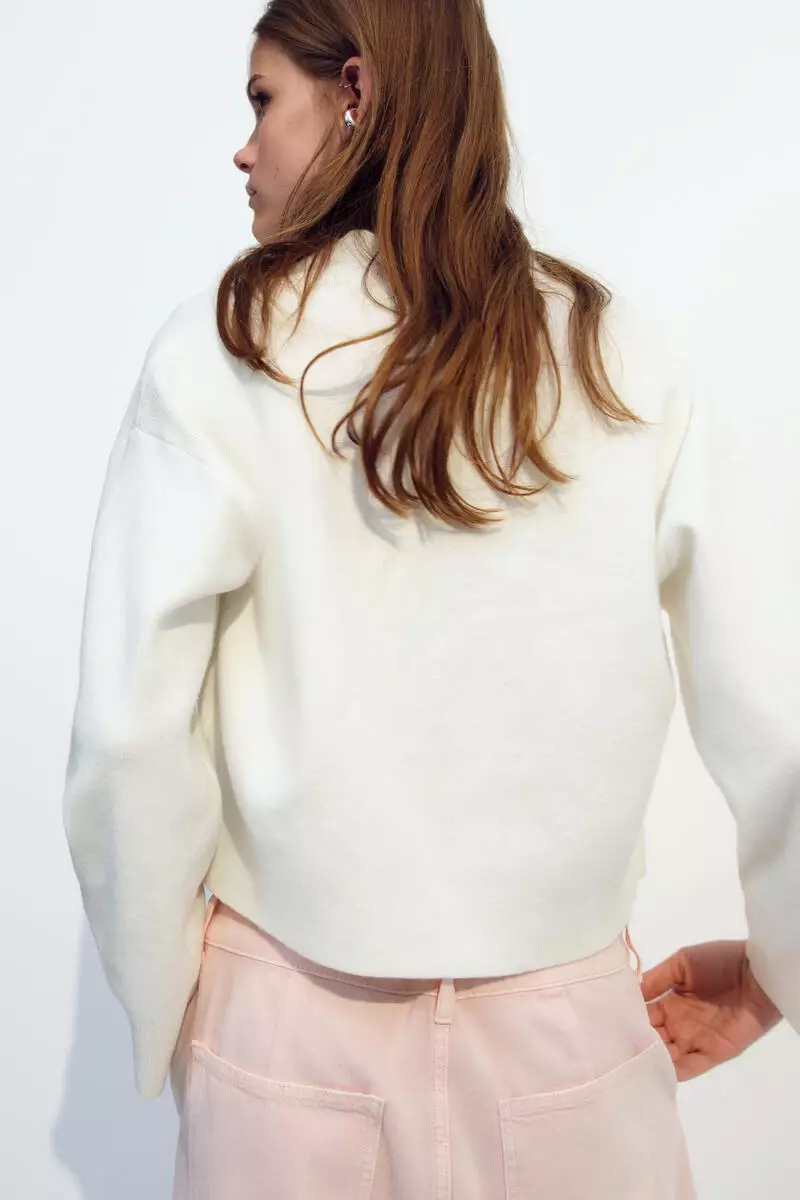 V-neck knot-button cardigan