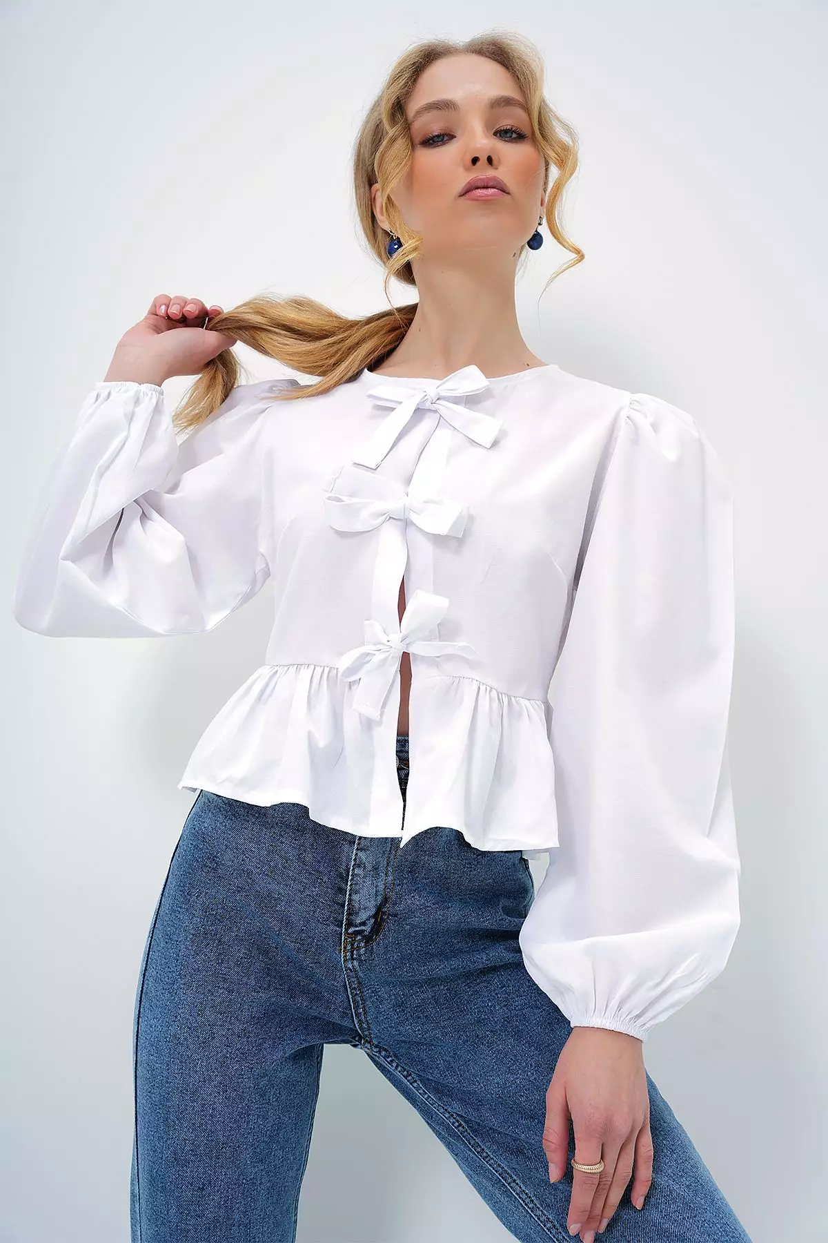 Women's White Crew Neck Bow Tie Princess Sleeve Poplin Blouse