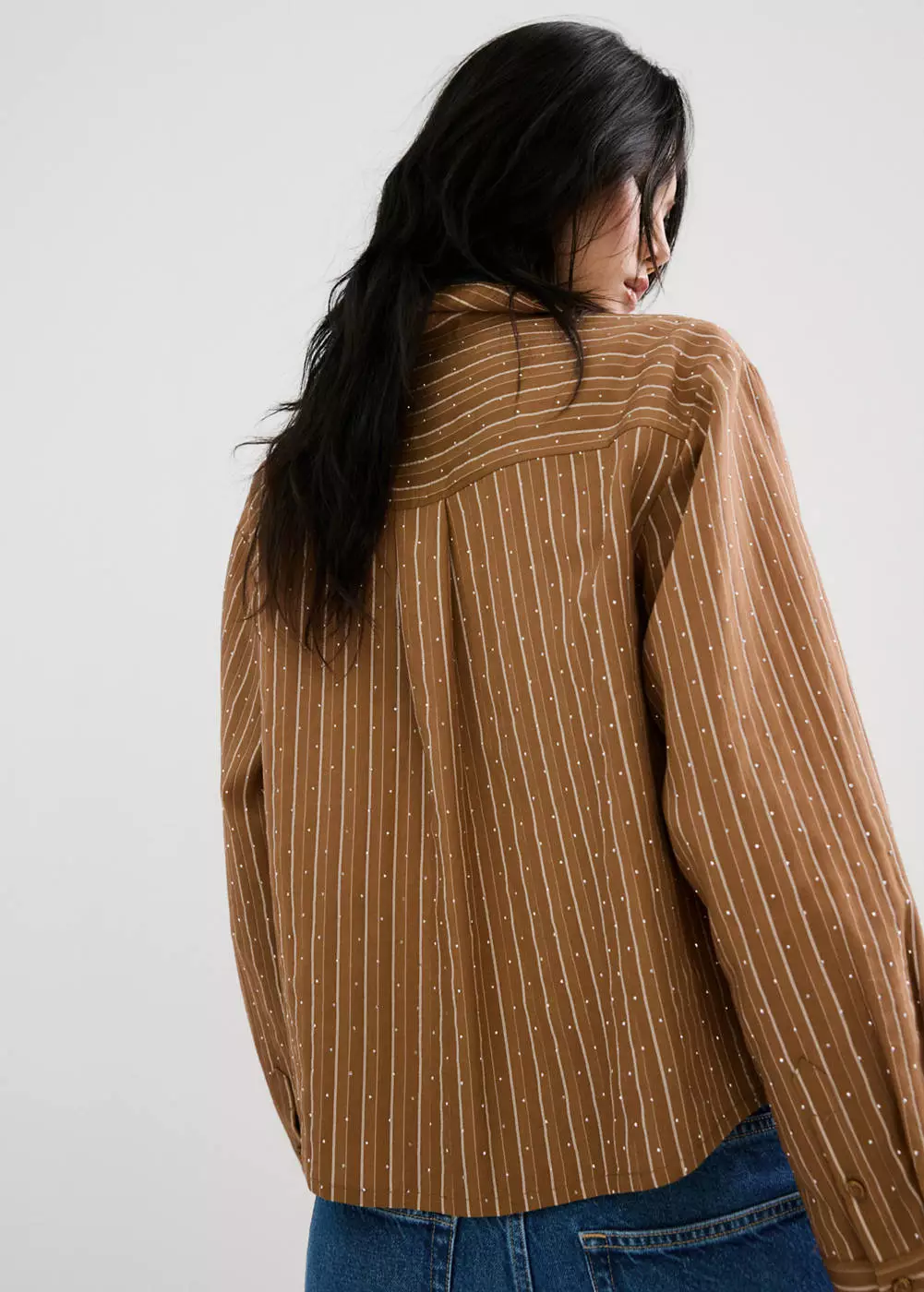 Kemeja bergaris dengan detail strass