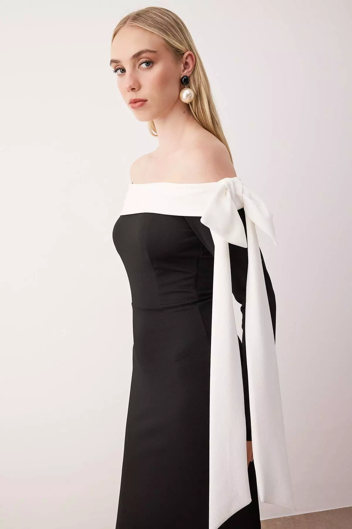 Black-White Bow Detailed Knitted Crepe Maxi Unlined Chic/Evening Dress
