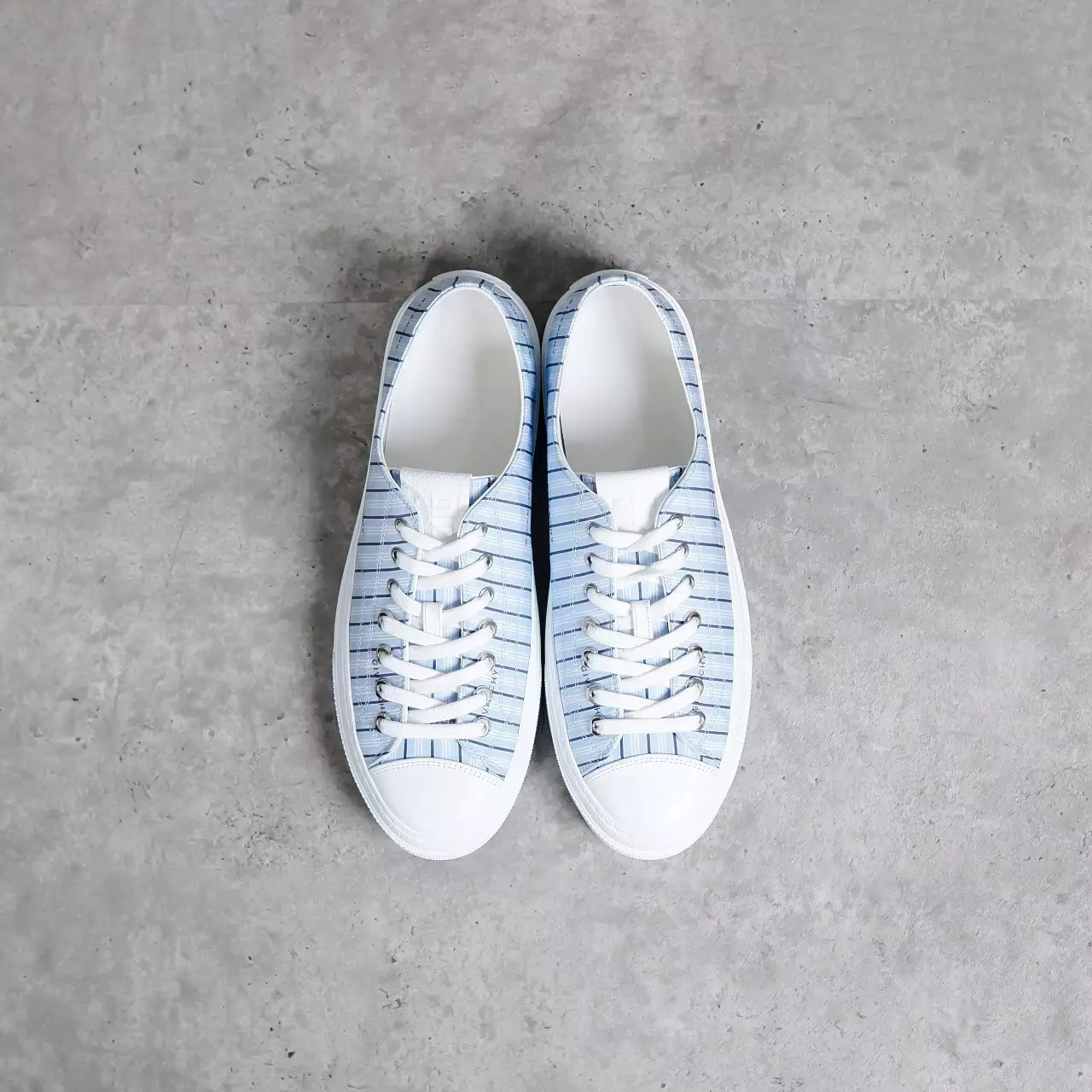 Sepatu GIVENCHY TEXT PLAIN BLUE SNEAKER 100% ORIGINAL